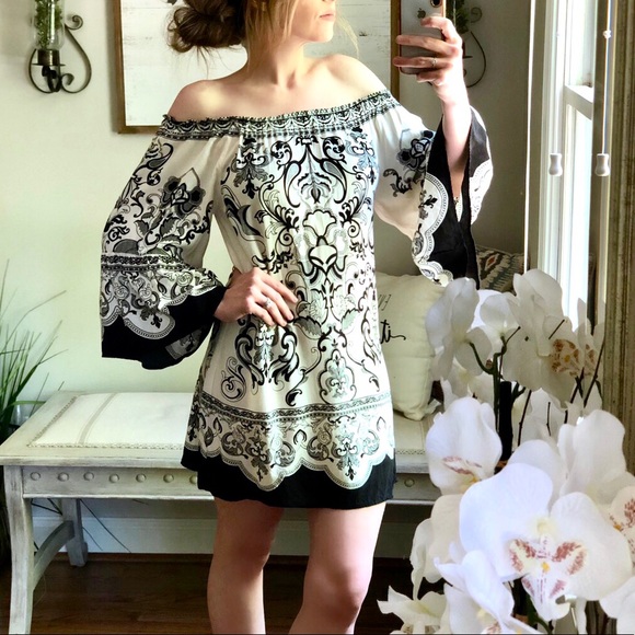 Flying Tomato Dresses & Skirts - Flying Tomato Off Shoulder sleeve dress